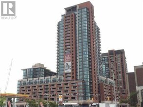 Building Photo - 830 Lawrence Ave W