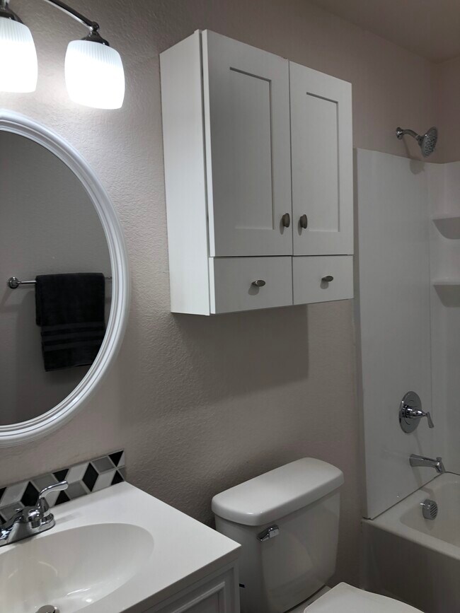 Bathroom - 4813 Lyndon Dr