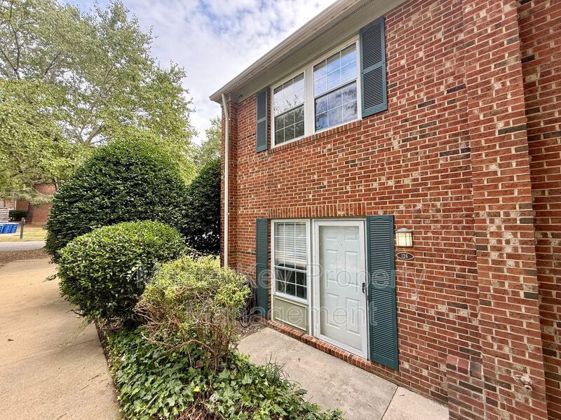 Foto principal - 126 Friar Ln