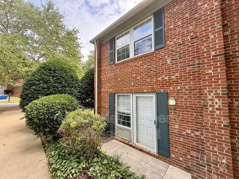 Primary Photo - 126 Friar Ln