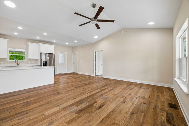 Foto del edificio - 553 Skyview Dr
