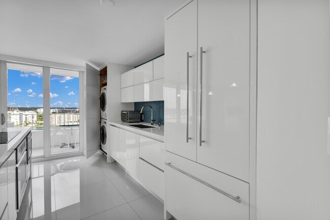 Building Photo - 500 S Ocean Blvd