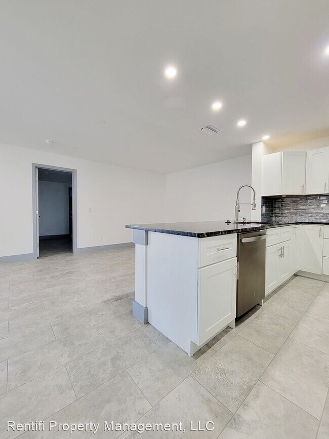 Building Photo - 2 br, 2 bath House - 3927 Country Club Blv...