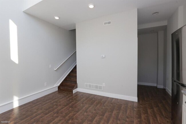 Building Photo - 1 br, 1 bath 4plex - 1731 RIDGE AVE Unit CU1