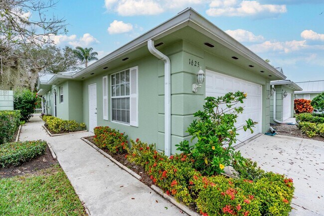 Foto del edificio - 1625 SW Waterfall Blvd