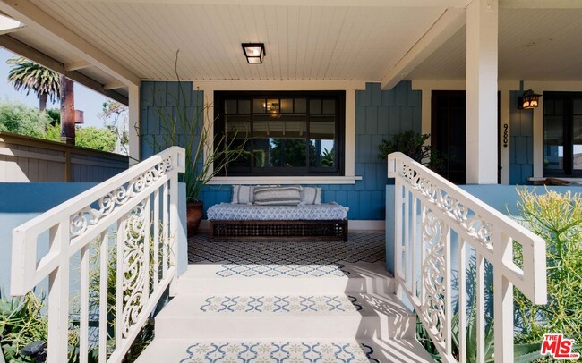 Building Photo - 980 Manzanita St