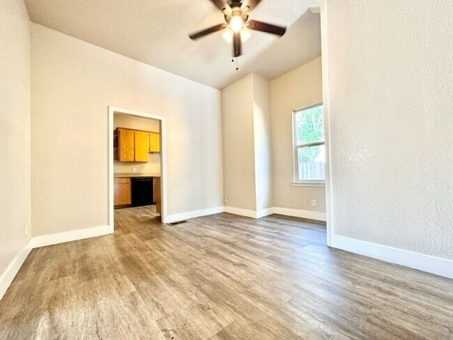 Foto del edificio - **Pre-Leasing for Summer 2025** Newly upda...