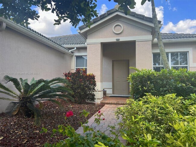 Foto del edificio - 1702 Sparrow Ln