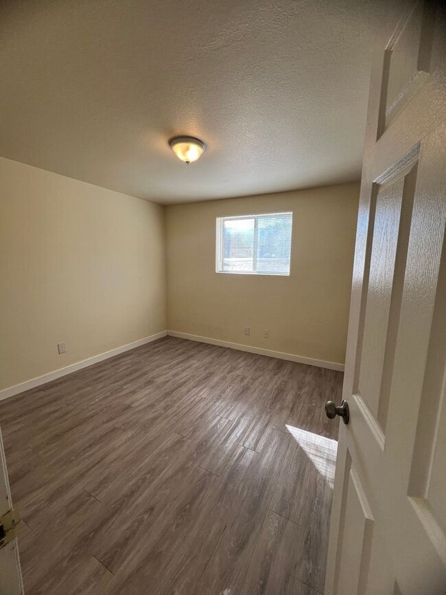 Building Photo - 825 W 400 N