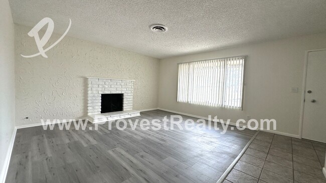 Foto del edificio - 4 Bed, 2 Bath Apple Valley Home!!!