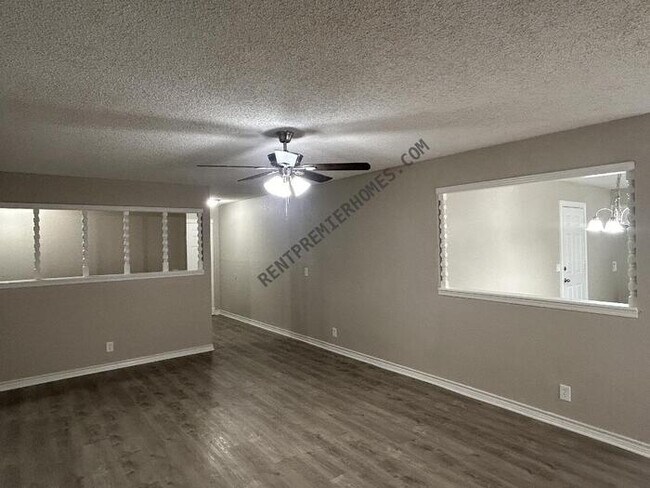 Foto del edificio - 12423 E 14th St