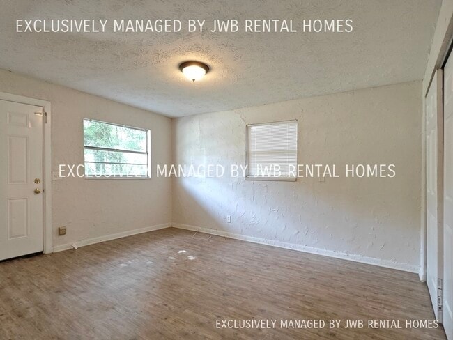 Building Photo - 744 Mackinaw St