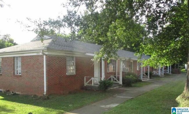 Building Photo - 1006 4th Ave W