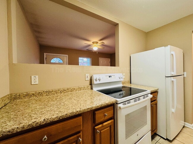 Building Photo - 4619 Kirkland Ave