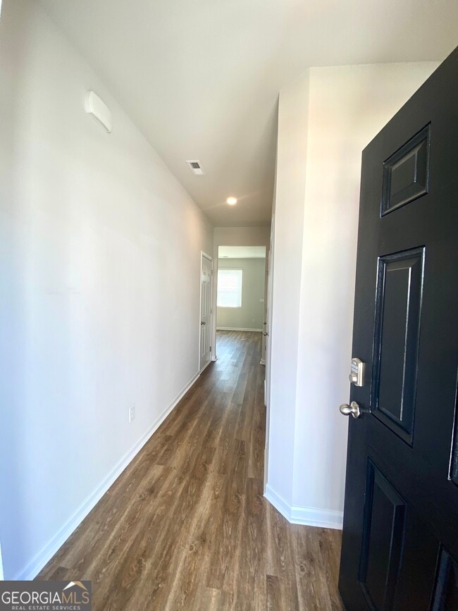 Building Photo - 256 Lauritsen Way