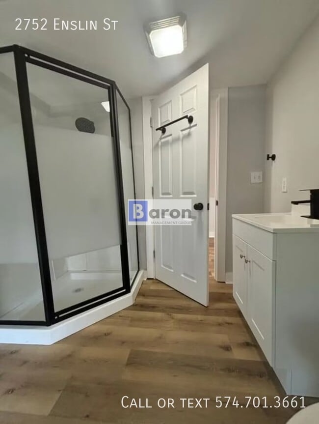 Foto del edificio - 2752 Enslin St