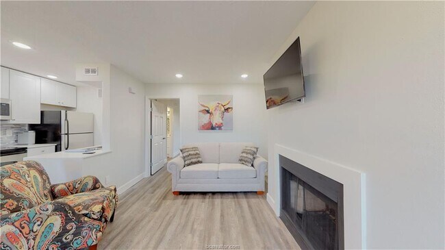 Foto del edificio - 4441 Old College Rd