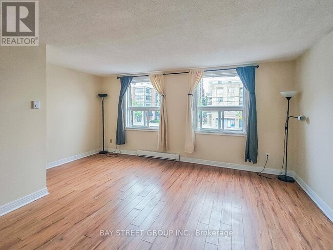 Photo du bâtiment - 5130A Dundas St W