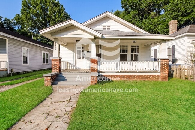 Building Photo - 3023 River Dr