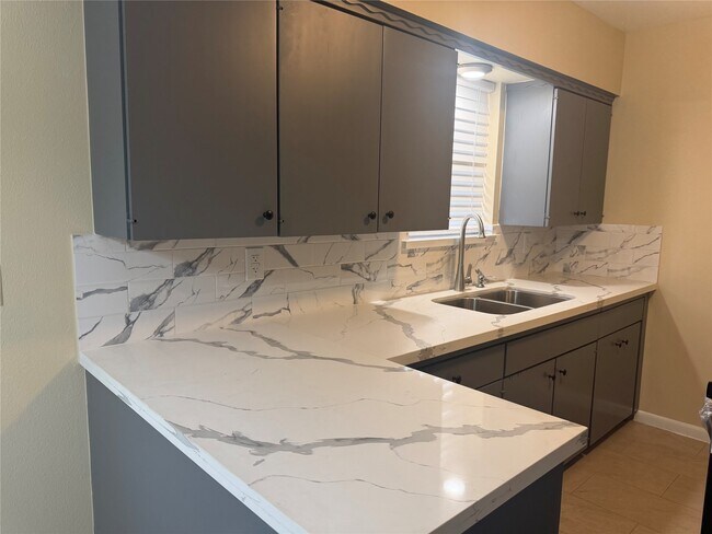 Foto del edificio - 7335 Tanager St