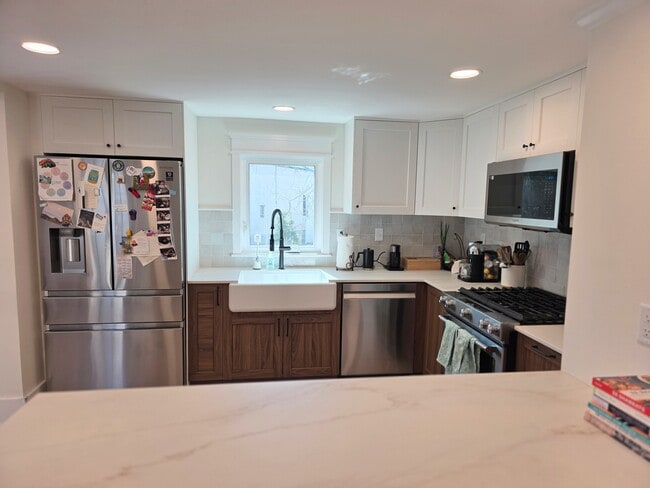 Building Photo - 56 Pilgrim Rd