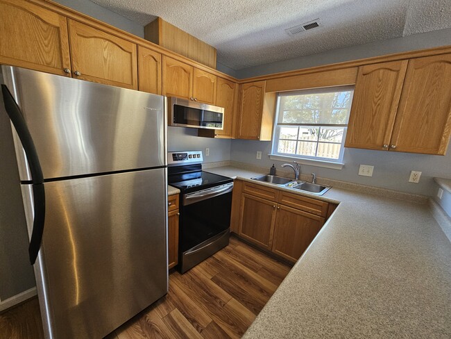 Foto del edificio - 417 Brecknock Ct