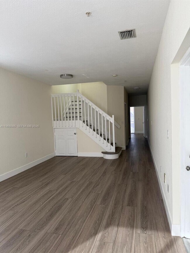 Foto del edificio - 7100 NW 177th St