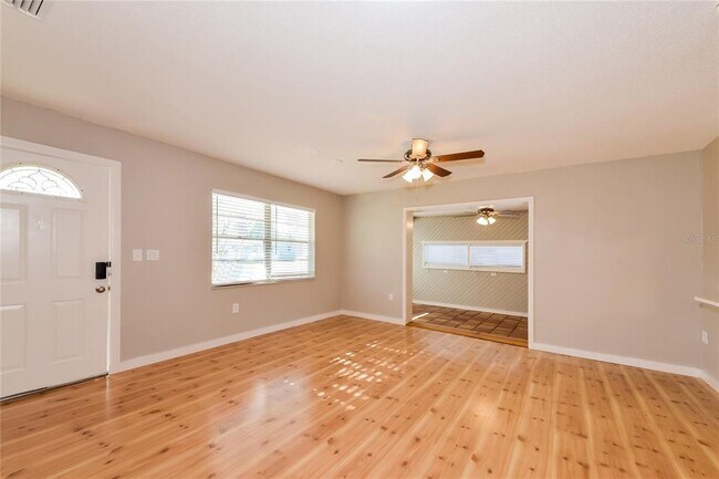 Building Photo - 2426 Stratford Dr