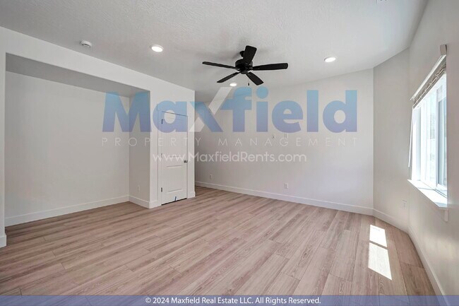 Building Photo - Beautiful Interior Townhouse - 3BD 3BA 2GA