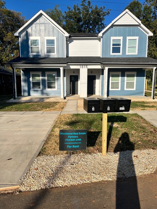 Building Photo - 1815 Newcastle St