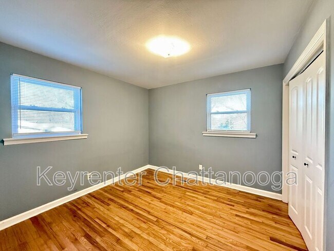 Building Photo - 221 Robert E Lee St