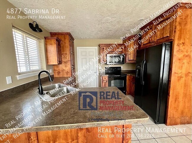 Foto del edificio - 4877 Sabrina Dr