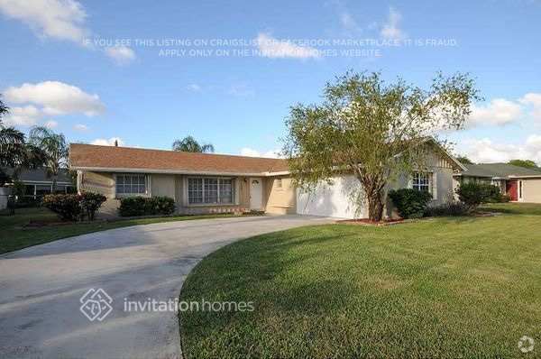 Building Photo - 1132 Essex Dr
