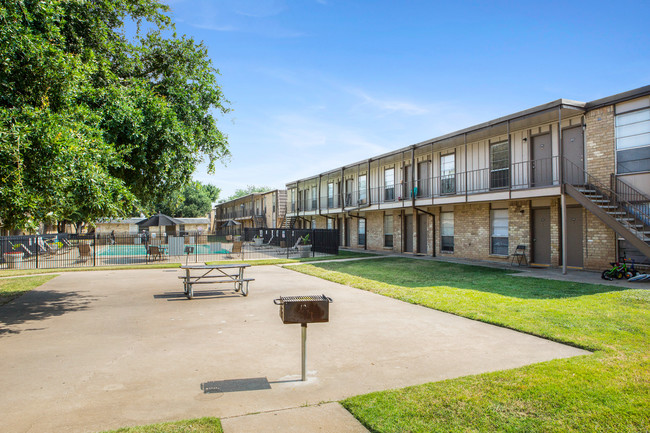 Foto del edificio - Bear Creek Apartments