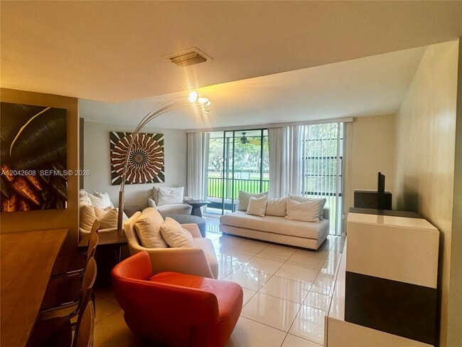 Foto del edificio - 3475 N Country Club Dr