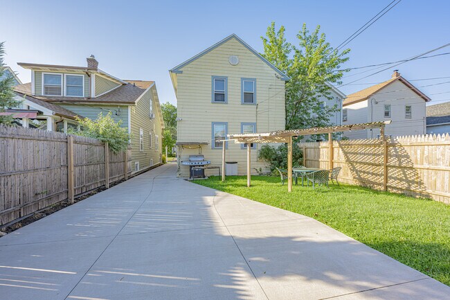 Foto del edificio - 118 Nassau Ave