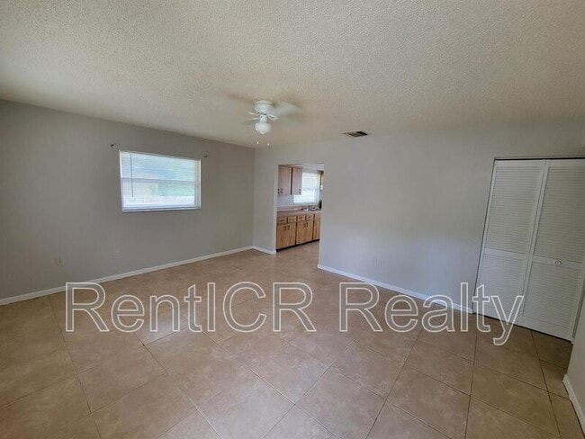 Photo - 1042 Oak St Apartment