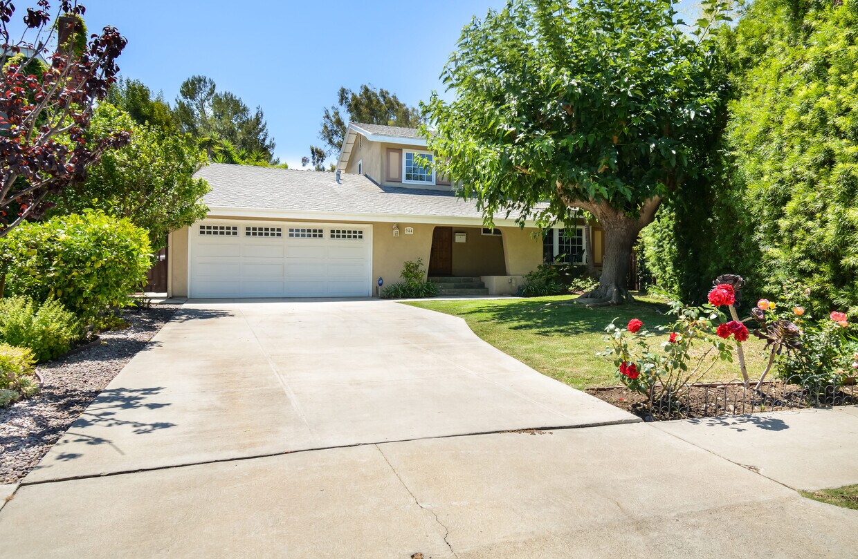 Primary Photo - 944 Princeton Dr
