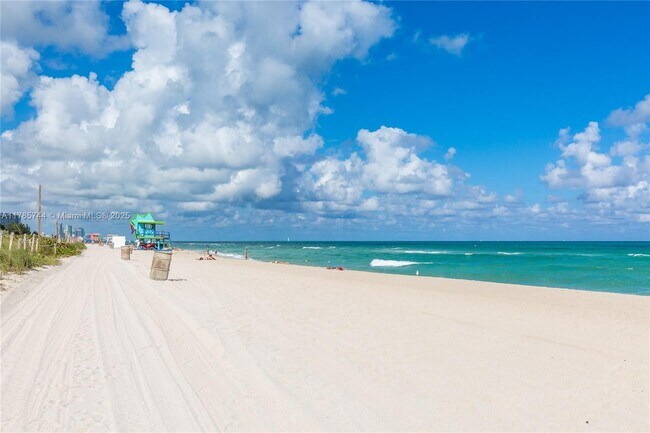Foto del edificio - 7135 Collins Ave