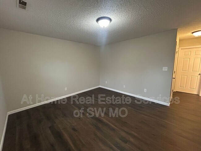 Foto del edificio - 1312 E McDaniel St
