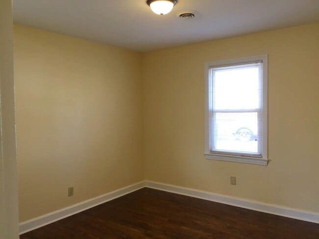 Building Photo - 4323 Cornell Ave