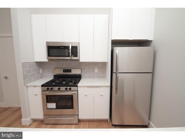 Building Photo - 220 S 3rd St