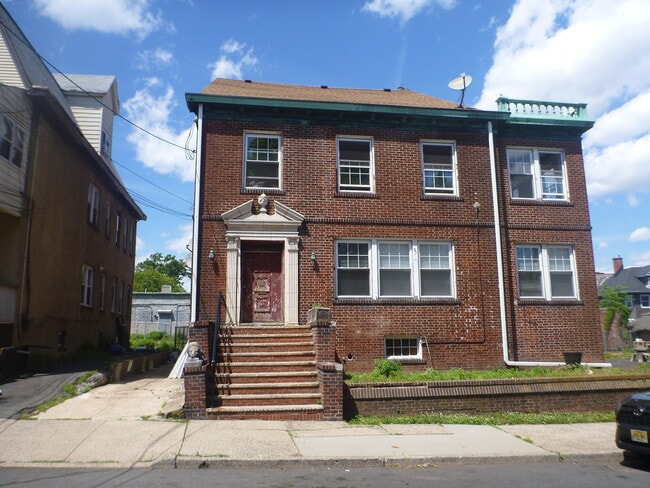 Building Photo - 15 Vernon Ave