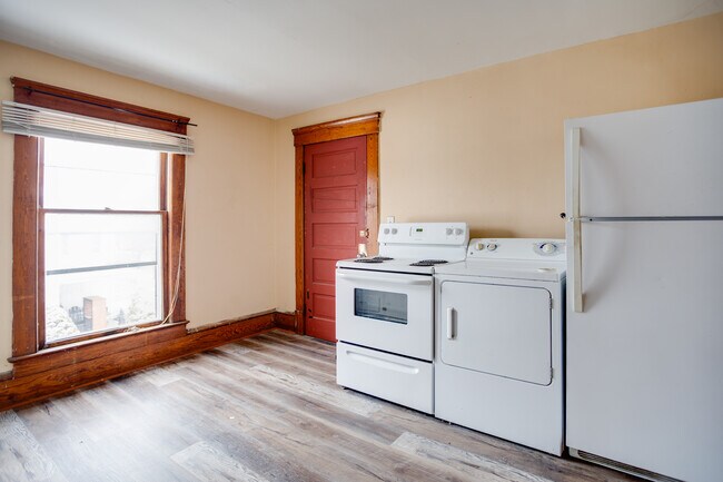 Foto del edificio - 33 W Main St