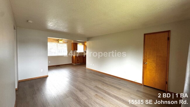 Foto del edificio - Updated 2 BD | 1 BA Duplex with Garage & Yard