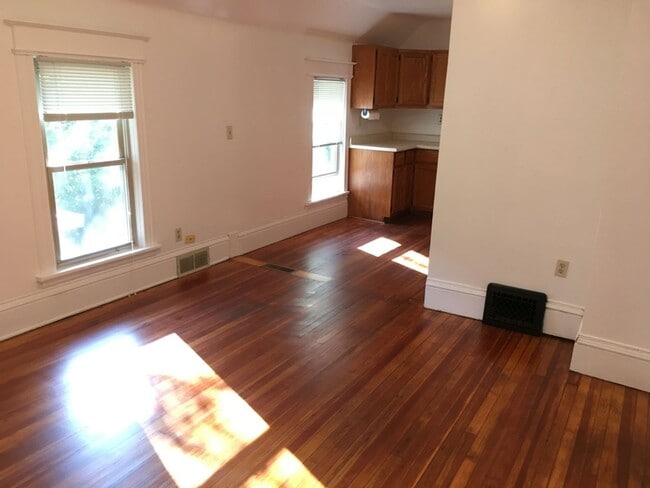 Building Photo - 1214 E Mifflin St