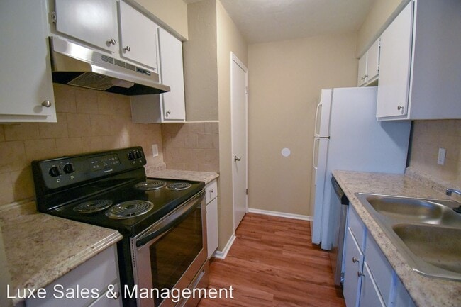 Building Photo - 1 br, 1 bath House - 6030 NW Expressway Un...
