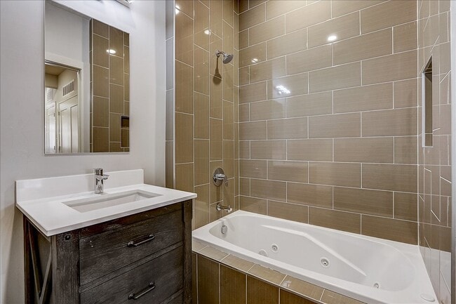 Building Photo - 6456 S Woodlawn Ave