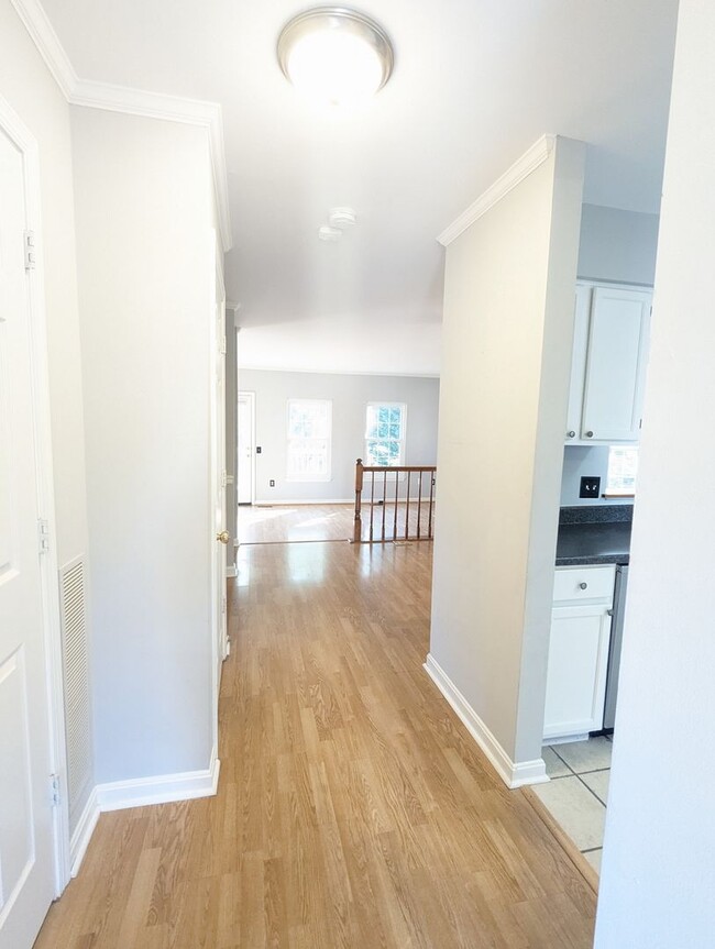 Building Photo - END UNIT townhouse in Ballenger Creek neig...