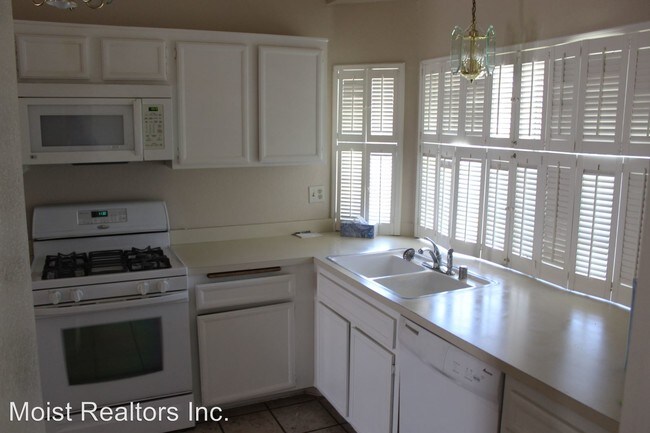 Building Photo - 3 br, 2 bath House - 1761 Date St